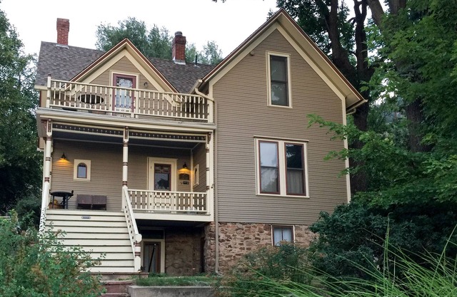 Boulder Finest Downtown AND Mountain Location – Garden Apt. at Historic Home