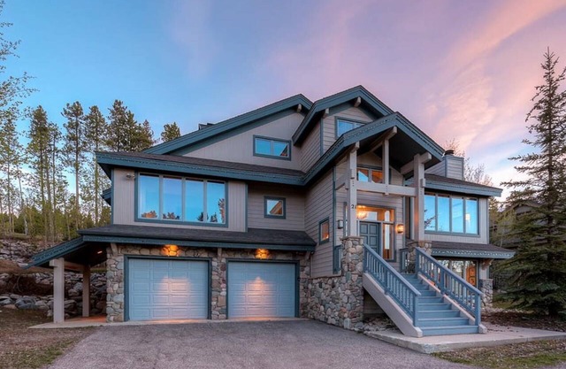 Boulder Ridge Haus: Slopeside Elegance