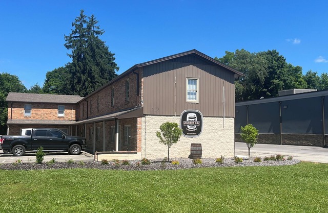 Bourbon Oak Hideaway 2 offers a 2 bed 2.5 bath apartment in historic Bardstown.
