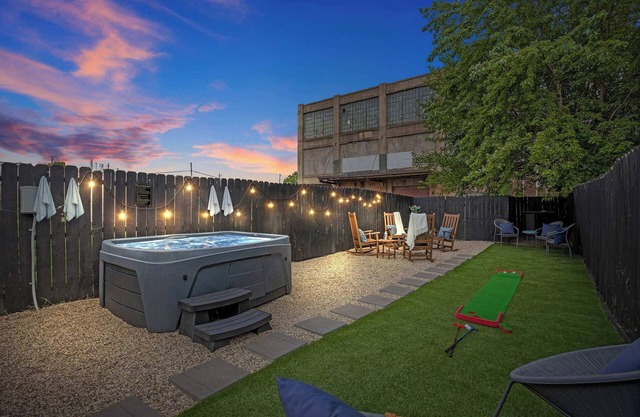 Bourbon Trail Spacious Backyard NEW HotTub Grill!