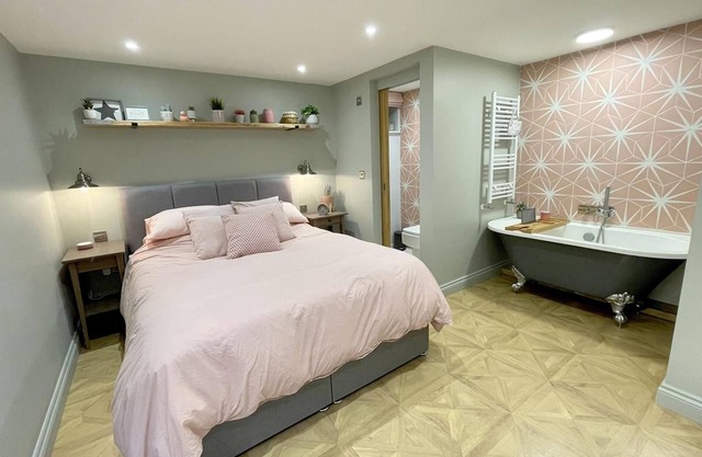 BOURNECOAST: BEAUTIFUL 2 BEDROOM COACH HOUSE NEAR TOWN CENTRE AND BEACH - HB5458