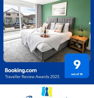 BOURNECOAST - Stylish Flat with BALCONY - SEA GLIMPSES - 10 MIN WALK TO BEACH - PARKING - WIFI - FM8406