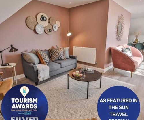 BOURNECOAST - Stylish Flat with BALCONY - SEA VIEWS - 10 MIN WALK TO BEACH - PARKING - WIFI - FM8407