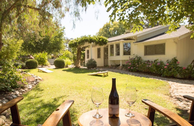 Boutique accomodations located in the heart of the Wine County (sleeps 6)