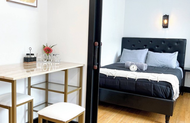 Boutique studio Apartment on Grand av