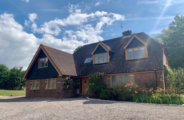 Brackenside , Angmering - a country house that sleeps 12 guests in 6 bedrooms