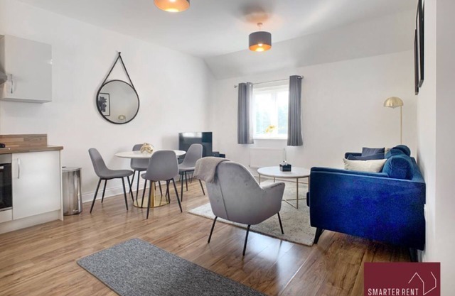 Bracknell - Maisonette, Parking, 2Bed