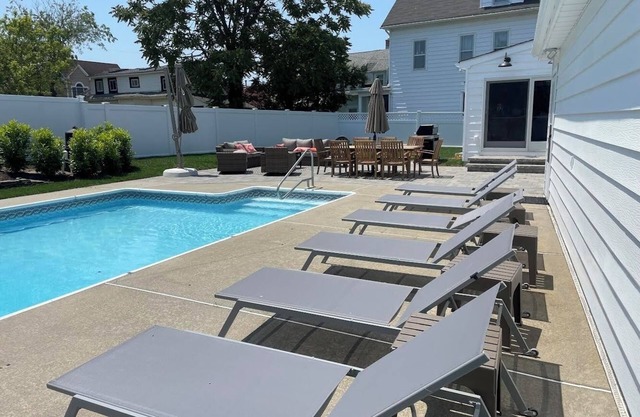 Bradley Beach Escape: 4BR, 2BA Pool, lake view, & 1.5 blks to beach!
