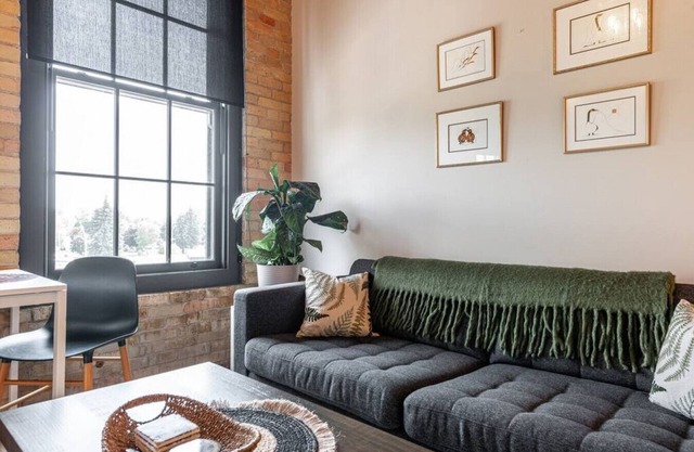 Bradshaw Lofts: The Songbird