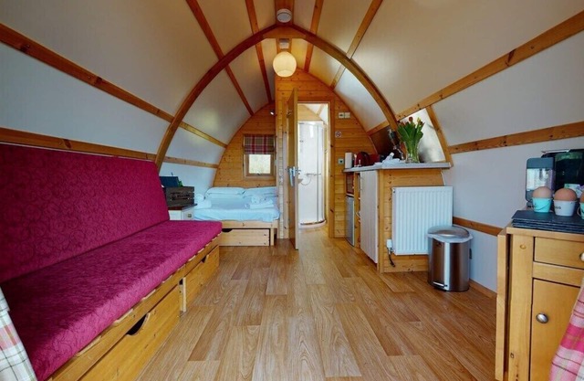 Braeburn - Delightful en-suite wigwam on canal