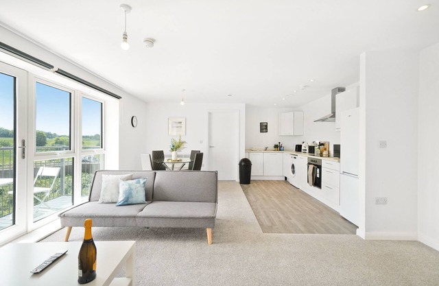 Brand New 2 Bed, 2 Bath Apartment in Luton 26