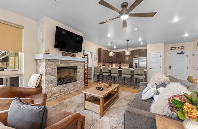 BRAND NEW 2025 Condo - Pool & Fitness Center, 5 Mins to Keystone Slopes!