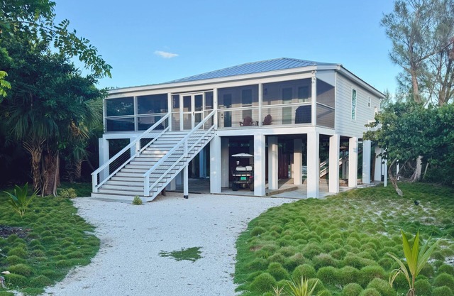 Brand new 3-bedroom house in charming Green Turtle Cay with short walk to beach