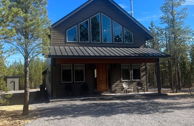 BRAND NEW! 3-bedroom cabin in fantastic Two Rivers North, free WiFi