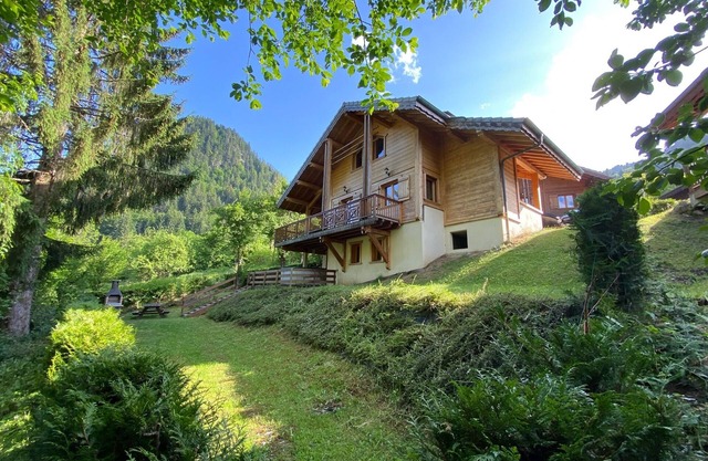 Brand new 5 bedroom ski chalet in Portes du Soleil, sleeps up to 12, Free Wifi