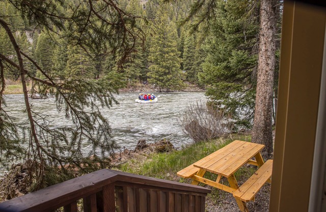 Brand new cabin on Gallatin River w/access to fly fishing