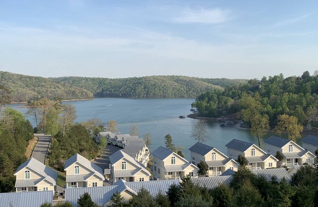 Brand new condo on Norris Lake