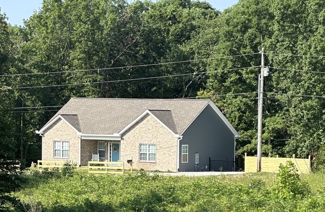 Brand new cozy country home in BonAqua Tn Come unwind and relax Piney River