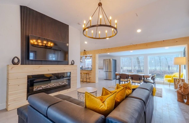 Brand New House with Huge patio overlooks Esopus Creek at Lake Katrine