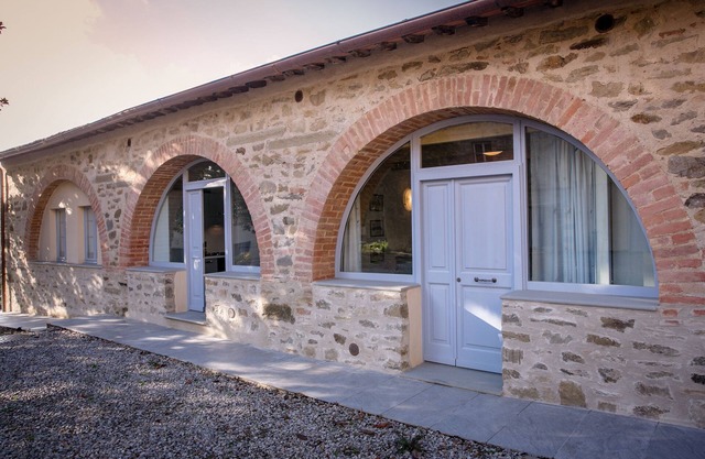 Brand new apartment nestled in a park with swimming pool, 2 steps from the city center