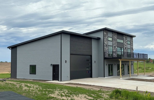 Brand new lake house with panoramic view overlooking Lewis and Clark Lake.