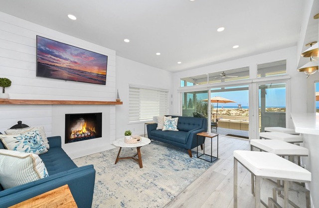 BRAND NEW LOWER UNIT ON BEACH W/PATIO & FIREPIT