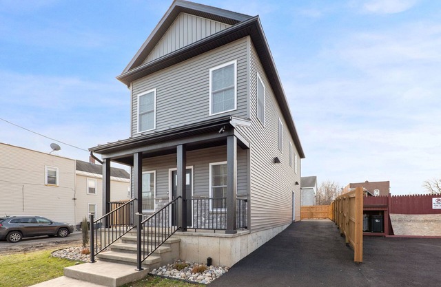Brand New Modern Downtown Apartment, Convenient