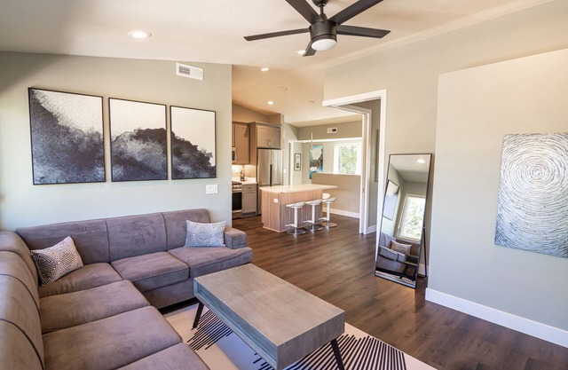*Brand New* Modern Luxury Downtown Loft with AC!