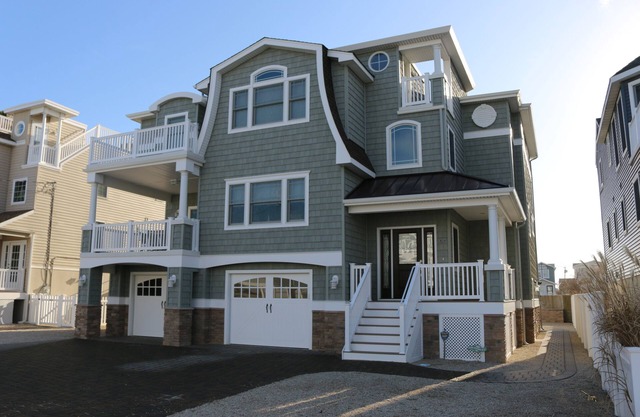 BRAND NEW - Oceanside - 6 BR - Sleeps 15+ - Pool, Hot Tub, Game Room, Elevator