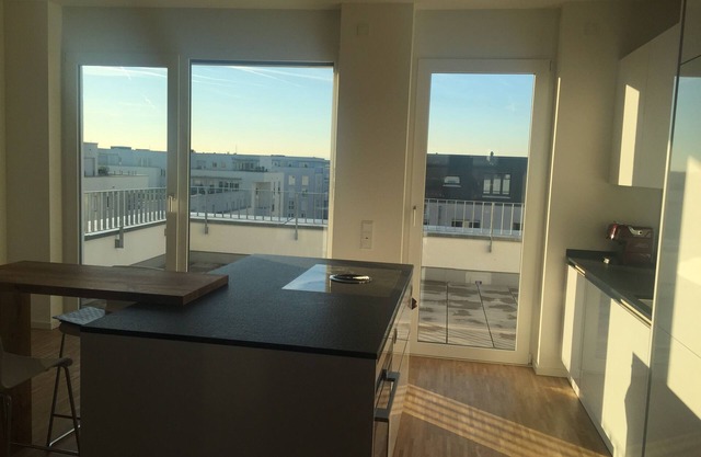brand new penthouse- walk to Messe