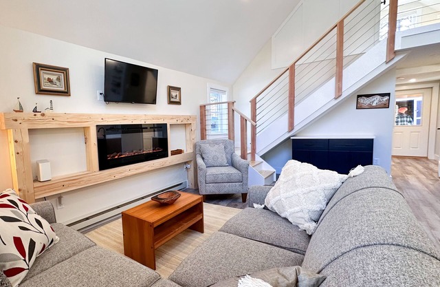 Brand New, Private Home w/Nordic Hot Tub- Just 1/2 mile to Jay Peak Resort
