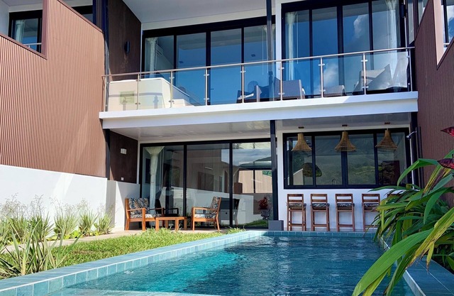 Brand new private villa, spectacular views, pool, jacuzzi, sun deck, BBQ, WiFi