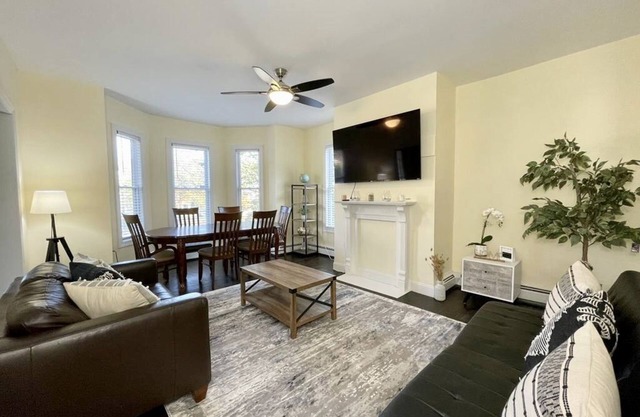 Brand-new spacious 4 bedroom home, minutes from train station, free st parking