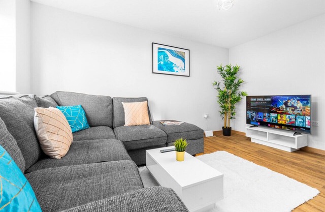 Brand New - Two Bed - Parking - Stourbridge