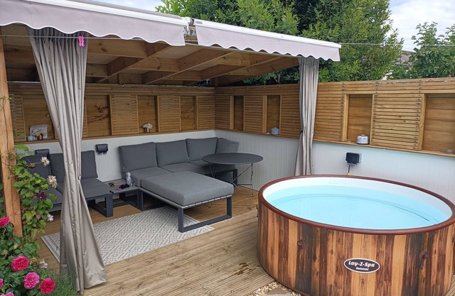 Brand new,with hottub, outdoor wood burner in leisure room and treatments.