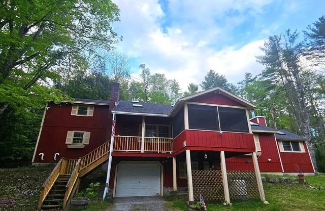 Brant Lake Retreat - Sleeps 17 - Hot Tub!