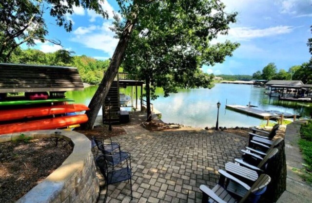 Break Away - sleeps 12, kayaks, SUP's fire pit, games galore! Great for kids and adults!