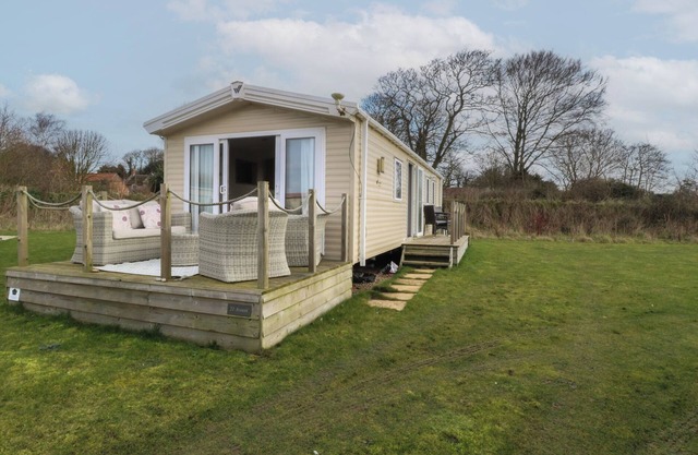 BREATHING SPACE, country holiday cottage, with a garden in Walcott