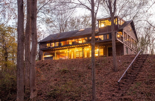 Breathtaking! 5 Acre Private Riverfront Cabin in the Mountains!