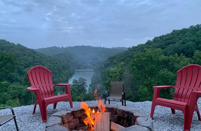 Breathtaking 6Bd/6 Bath/PRIVATE DOCK All The Bells and Whistles!
