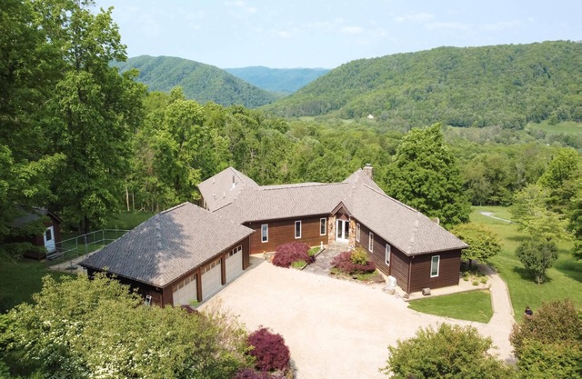 Breathtaking Mountain Views 5 min to Omni Homestead Resort!n