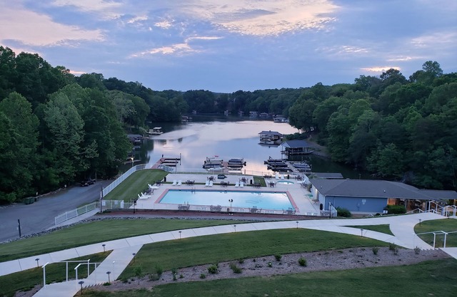 Breathtaking Sunset Views Over Smith Mountain Lake offers no stairs to condon