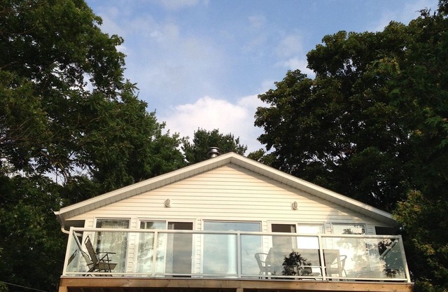 Breathtaking view perfect for 2 families: hot tub, fireplace, central air