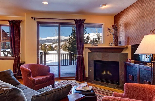 Breckenridge 3 Bedrm Townhouse, Private Hot Tub, near Golf, Hiking & Bike trails