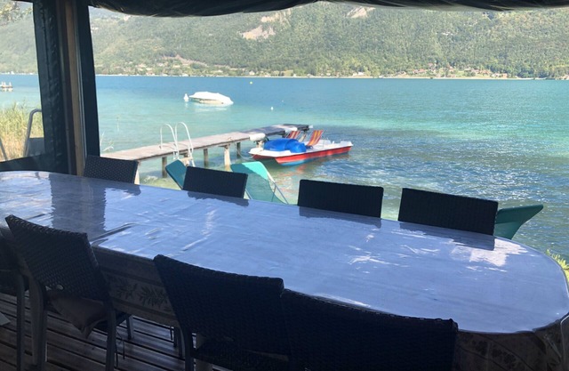 BREDANNAZ, Spacieuse Villa, Vue lac, PONTON ET PLAGE 15 PERS.