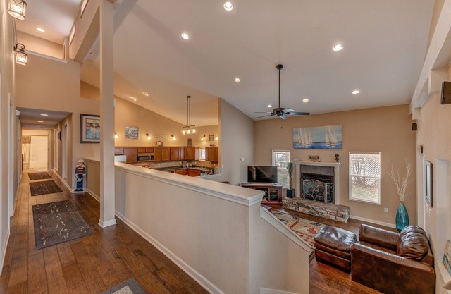 Breeze Condo - Luxury Stay 2 Blocks from Beach