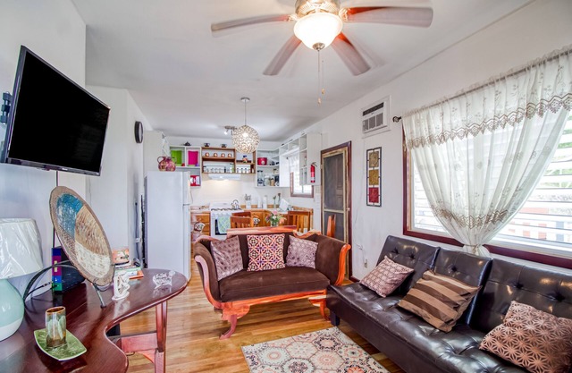 Breezy hilltop estate with plunge pool, picnic areas, private deck, AC, & WiFi