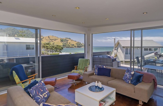Breezy Views - Simpsons Beach Holiday Home
