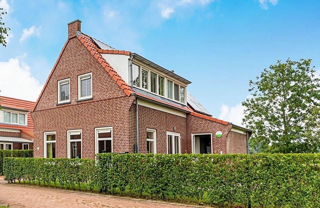 Breskens Haven: Relax, Explore & Dine