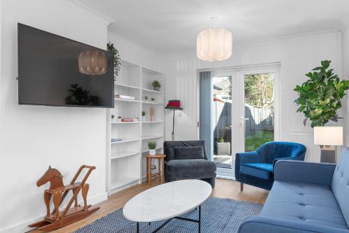 Brett Stays - Fast WiFi - Modern Amenities - Smart TV - Sleeps 8